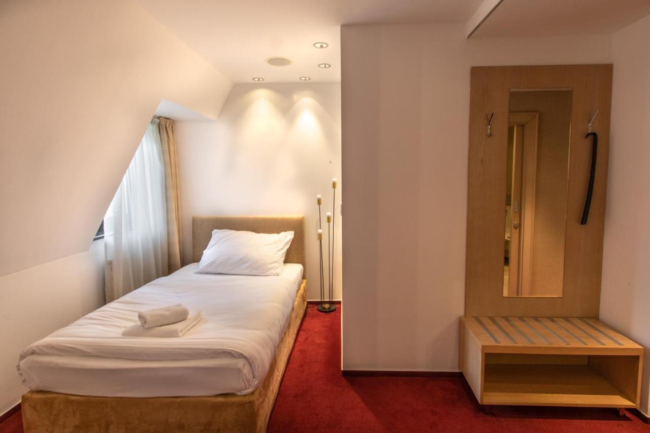 Hotel Villa Necas Zilina Luaran gambar