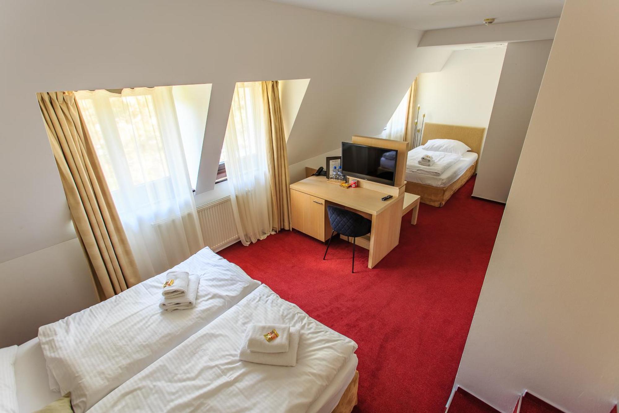 Hotel Villa Necas Zilina Luaran gambar